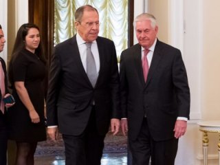 Lavrov, ABD’li gazetecileri azarladı