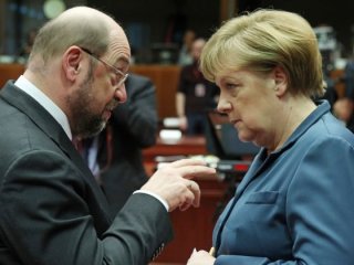 Merkel'e darbe üstüne darbe! Fark yedi