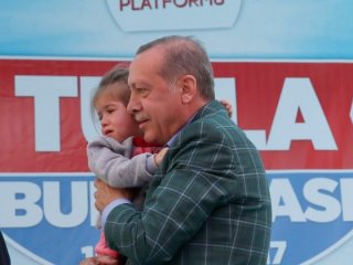 Cumhurbaşkanı Erdoğan meydandan çekip aldı: Kuzum kuzum...