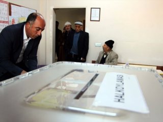 Türkiye sandık başında! Oy verme işlemi başladı