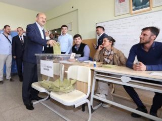 Fikri Işık oyunu kullandı