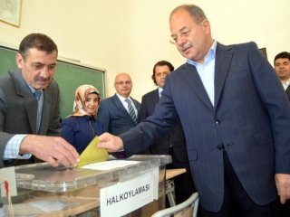 Sağlık Bakanı Akdağ Erzurum'da oyunu kullandı