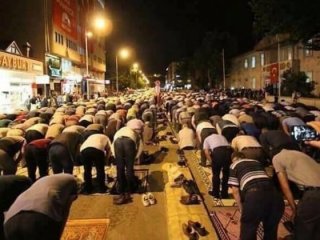 Rekor kırılan ilde şükür namazı!