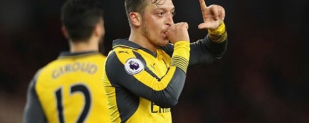 Arsenal'i Mesut kurtardı!