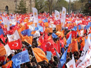 “AK Parti”den “AKP”ye kendine gel mesajı