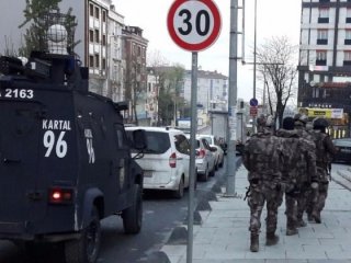 İstanbul'da şafak operasyonu! Lüks siteye baskın