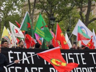 TSK vurdu! PKK'lılar sokaklara döküldü