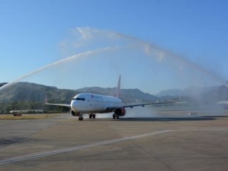 Rus turistler 'charter' ile Alanya'ya geldi!