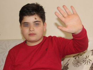 Engelli çocuğu tekme tokat dövdüler!