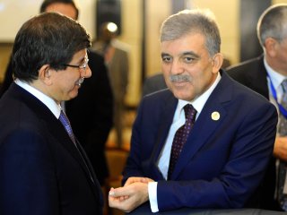 Eski bakandan olay Gül-Davutoğlu yazısı!