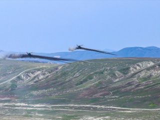 Düşman hedefleri kara ve havadan vuruldu