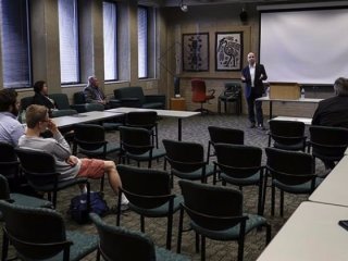 Firari Bilici, Türkiye’yi boş salonda şikayet etti