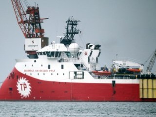 B.Hayrettin Paşa gemisinden Rumlara anlamlı yanıt!