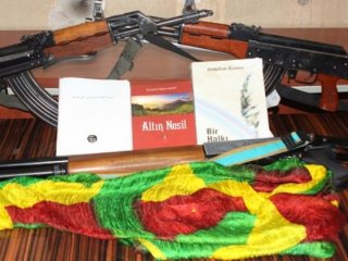 FETÖ şüphelisinin evinden çıkanlar şoke etti!