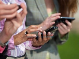 Kurlar geriledi, telefon fiyatları düştü