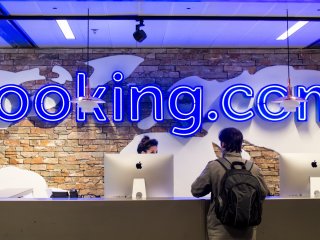 Zeybekci "booking.com" yetkilileriyle görüştü
