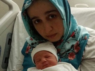 FETÖ'den tutuklanan 3 günlük anne serbest