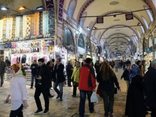 Kapalıçarşı’da umut lokum ve baharatta