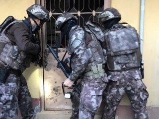Bursa'da 50 adrese 1000 polis ile baskın