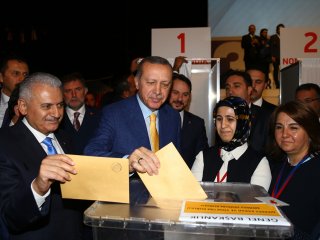 Recep Tayyip Erdoğan yeniden AK Parti'nin Genel Başkanı