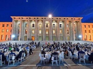 Kahraman'ın iftar davetinde 'yeni bina' detayı