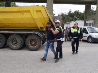 Bonzai içen kamyoncu kışlaya daldı!