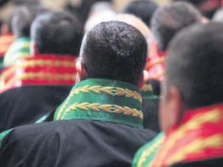 Hâkim ve savcıların emeklilik yaşı değişiyor