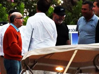 Para saçtı! 1400 euro hesap, 200 euro bahşiş...