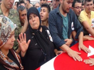Şehit annesi: Ağlayıp da sevindirmeyeceğim
