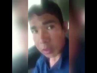 Türkmen çocuğu arabasına alıp parasını istiyor!