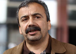 Sırrı'ya yılın ayarı bir gazeteciden