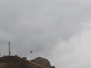 Üs bölgesine taciz ateşi açan terörist öldürüldü