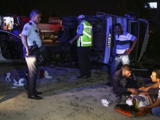 Adana'da feci kaza: 2 ölü, 6 yaralı