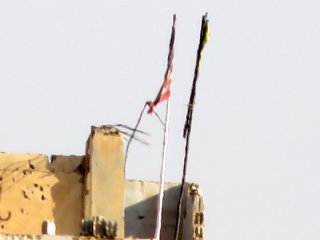 Zamanlama dikkat çekti! 2. kez ABD bayrağı astılar