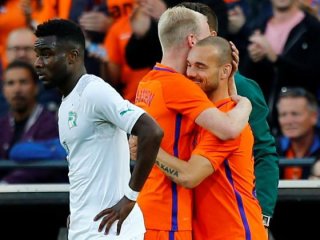 Wesley Sneijder tarihi değiştirdi!
