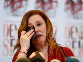 Deniz Seki basın toplantısında reklam yaptı