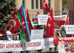 ABD'de Türkler'den Mehterli Protesto