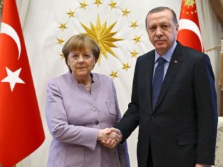 Merkel'den Katar krizinde Türkiye çağrısı!