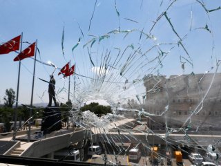 Vava 2 adlı yattaki 50 ajan hainlere talimat yağdırdı