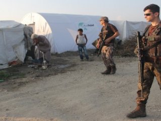 500 polisle bin çadıra baskın!