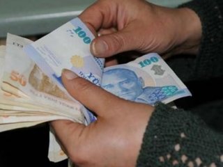 Maaş için anne kızını ihbar etti
