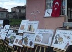 Köy meydanında kutsal emanetler sergisi açıldı