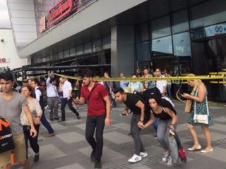 İstanbul'da AVM'de alarm! Giriş çıkışlar kapatıldı
