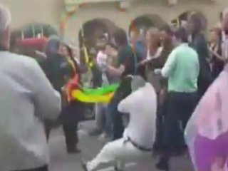 Alman polisine saldıran PKK'lı fena dayak yedi!