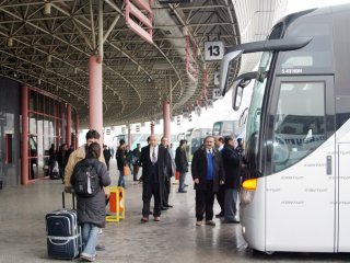 Bayram için otobüs biletleri tükendi uçak fiyatları fırladı