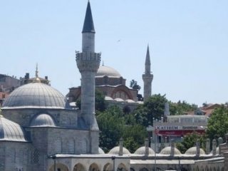 Bu camiye kuşlar neden konmuyor? Şaşıracaksınız...