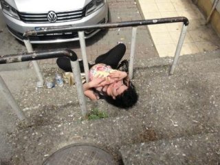 Alnında "enayi" yazan o uyuşturucu satıcısı yakalandı