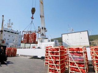 Katar'a gemiyle ilk gıda sevkiyatı