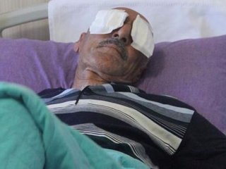 Dehşet! Kamyon kasasından çıktı, iki gözünü oydu