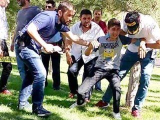 Babası gözleri önünde öldürülünce şoka girdi!